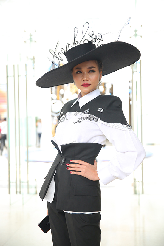 Võ Hoàng Yến mặc phản cảm, Minh Hằng lộ mặt dài cứng đơ tại buổi casting The Face 2018